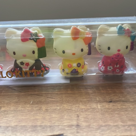 “Hello Kitty” 6 Piece Kimono Figures - Picture 5 of 7